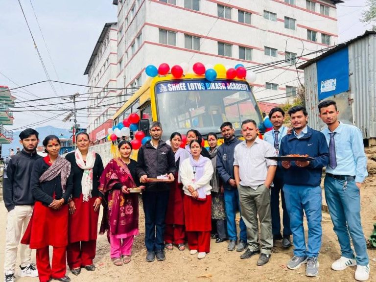 लोटस एकेडेमीद्वारा विद्यालय बस सञ्चालन