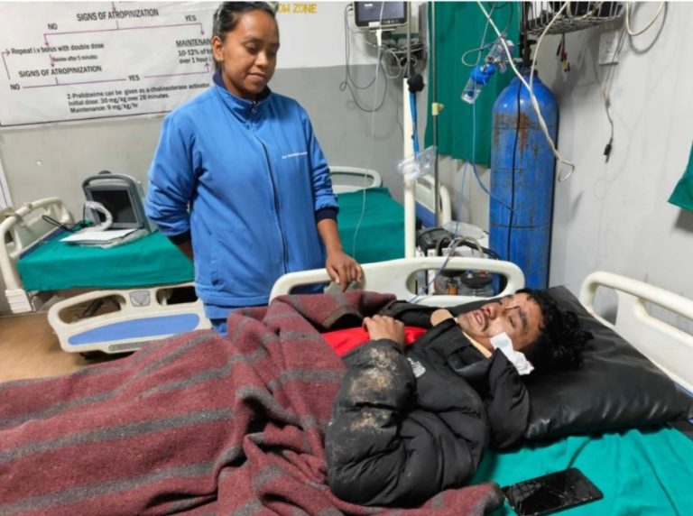 कालिकोटमा एम्बुलेन्स दुर्घटना : दुईको मृत्यु, दुई घाइते